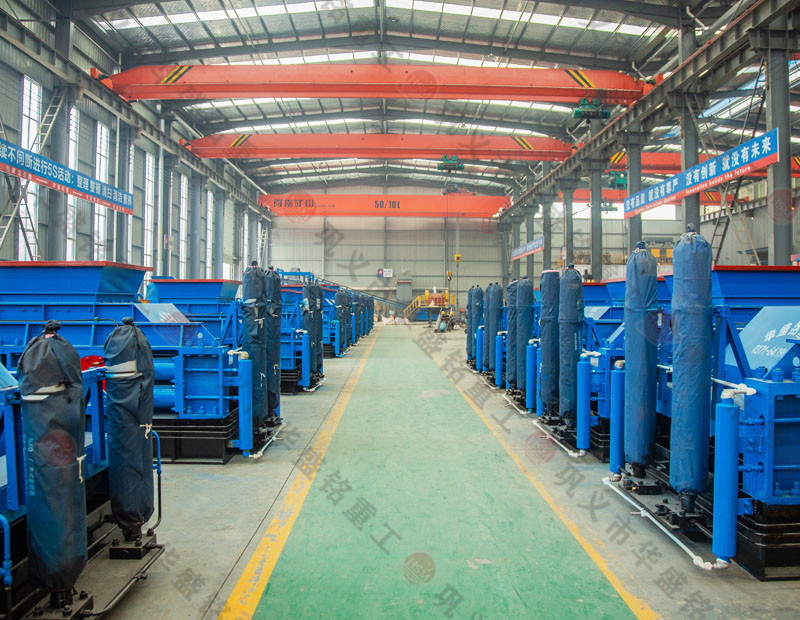 處理建筑廢料用什么設(shè)備？破碎紅磚用雙齒輥破碎機(jī)好嗎？