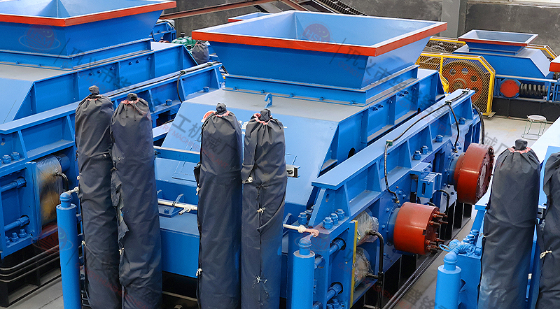  鈉長(zhǎng)石大型全自動(dòng)液壓對(duì)輥制砂機(jī)價(jià)格多少？