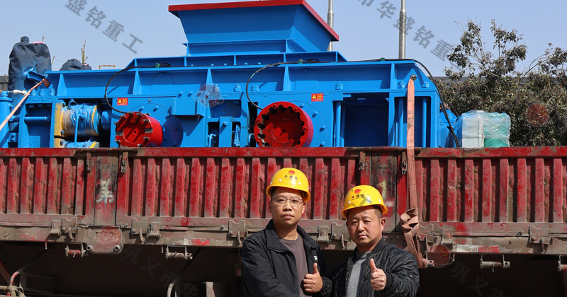 鵝卵石制砂用什么破碎機(jī)？推薦對輥機(jī)價(jià)格不貴還耐用