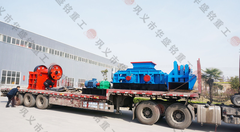 大型液壓對(duì)輥破碎機(jī)生產(chǎn)線(xiàn)發(fā)往西藏