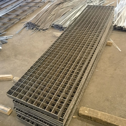 車(chē)間平臺(tái)鋼格柵鋼格板應(yīng)用全解析