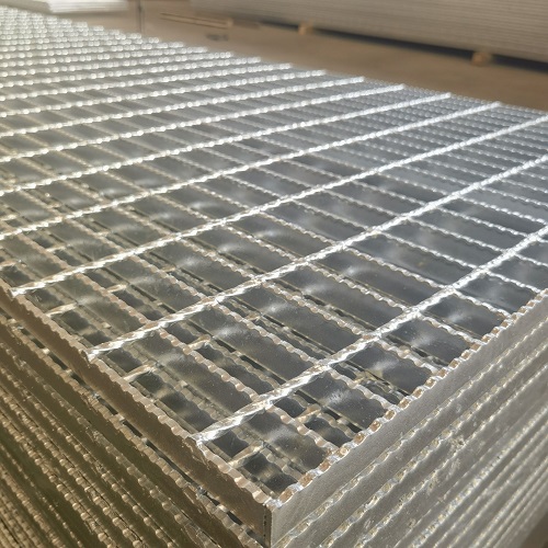 鋼格板在平臺中的應用與耐用性優(yōu)勢