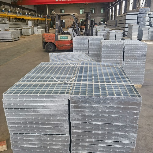 鋼格板表面處理方式對比：噴漆、鍍鋅、不銹鋼哪種更耐用？