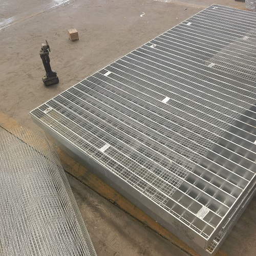 高空作業(yè)平臺(tái)專用鋼格板：安全承重設(shè)計(jì)全解析！