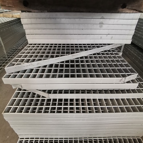 鋼格柵材質怎么挑？一文讀懂碳鋼、不銹鋼的優(yōu)劣勢