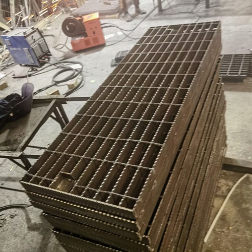 規(guī)格型號(hào)挑花眼？一文讀懂鋼格柵參數(shù)與適配場(chǎng)景