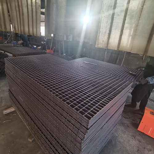 鋼格柵尺寸測量的隱形陷阱：90%的人栽在這些細節(jié)上