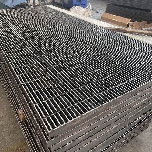 鋼格板采購(gòu)只看價(jià)格？90%的人栽在這一點(diǎn)上