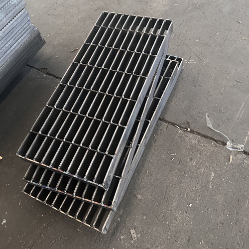 養(yǎng)殖場(chǎng)用鋼格板易清潔防腐蝕養(yǎng)殖戶(hù)都在選