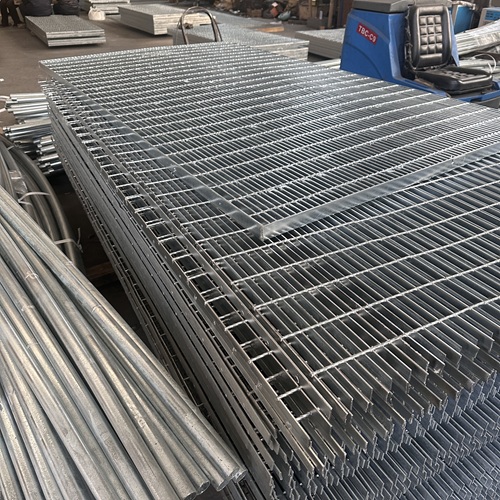 鋼格板在極端環(huán)境下的表現(xiàn)，穩(wěn)到超出預(yù)期